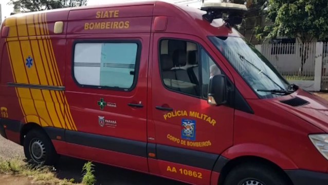 Idosa de 81 anos é socorrida pelo Corpo de Bombeiros na Rua Vitória, na região do Centro