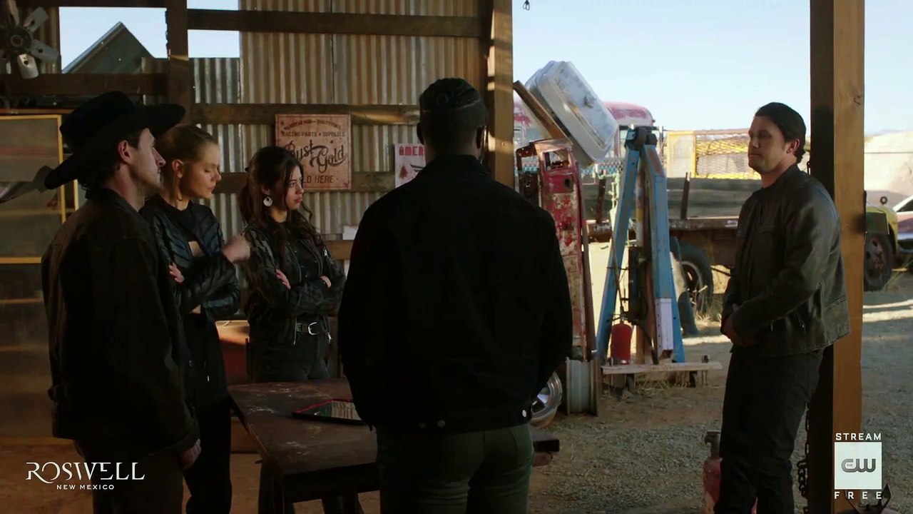 Roswell New Mexico 3x11 - Clip from Season 3 Episode 11 - Rescuing Liz And Heath