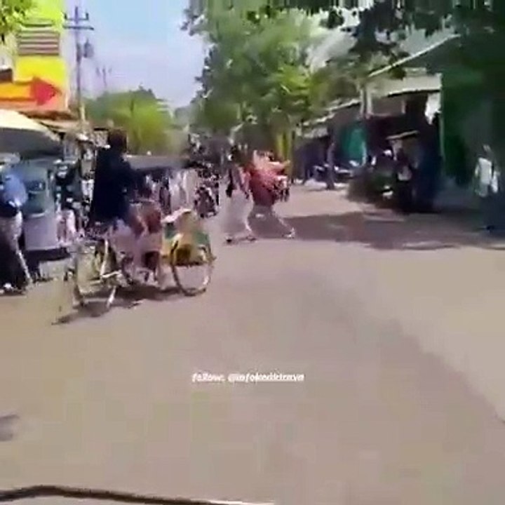 Tukang becak kocak. Ngajak ribut atau atraksi ⁉️