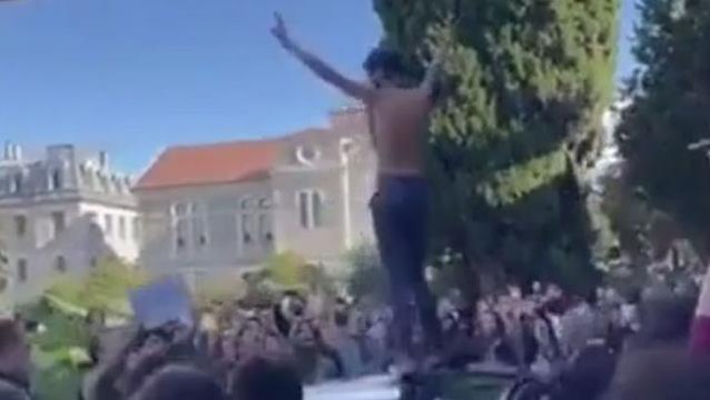 Boğaziçi Üniversitesi'nde yine olay! Rektör Naci İnci'nin arabasının üzerine çıktılar