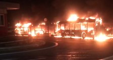 Roma, incendio nel deposito Atac: distrutti 30 autobus (05.10.21)