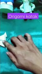 Membuat origami katak