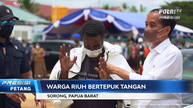 Hermanus, Pemuda Sorong Minta Foto Justru Dapat Jaket dari Presiden Jokowi