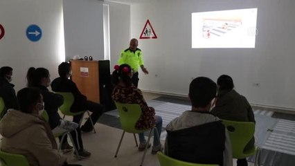 Zihinsel engelli öğrencilere trafik eğitimi