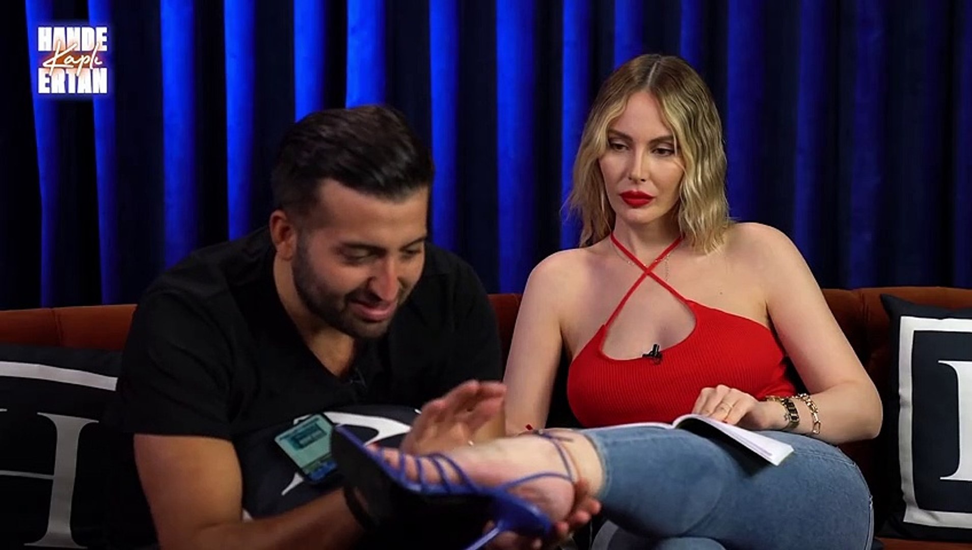 Hande Sarıoğlu with a lollipop's allure