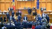 Moção de censura afasta governo da Roménia