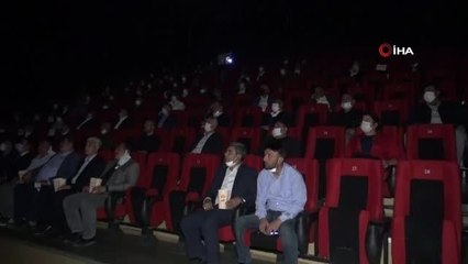 Vali Aydoğdu muhtarlarla "Akif" filmini izledi