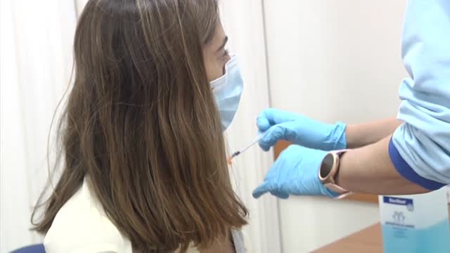 Expertos en vacunas y Salud Pública estudian a quién y cuándo poner una dosis de refuerzo