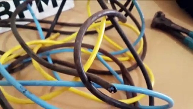 Populares flagram e detêm homem que realizava furto de fios de cobre