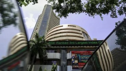 Скачать видео: Sensex surges over 400 points, Nifty ends above 17,800; Reliance Industries market cap crosses Rs 17.5 lakh crore; more