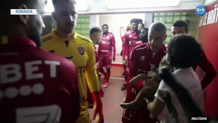 Futbolculardan Sokak Köpeklerine Yardım