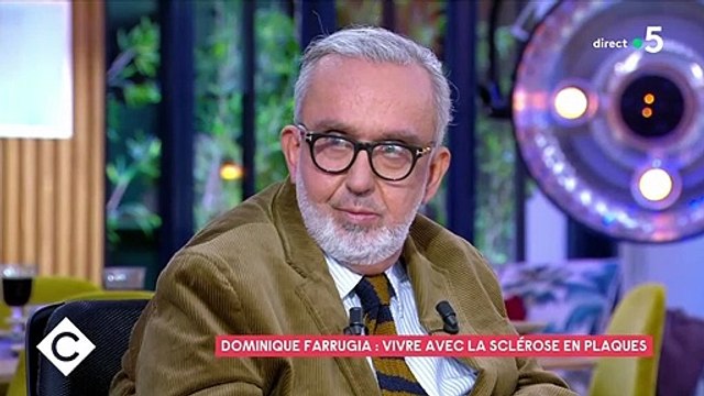 Dominique Farrugia parle de sa maladie, la sclérose en plaques, sur le plateau de C à Vous .