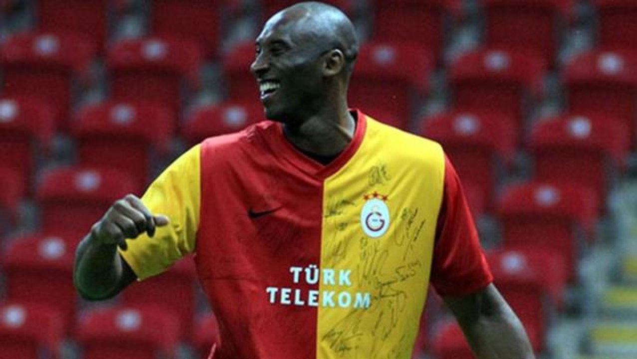 Ev fiyatına satılıyor! Kobe Bryant imzalı Galatasaray forması 1 milyon 200 bin liralık değeriyle şaşkınlık yarattı