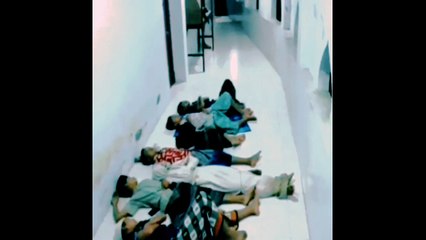 PRANK FRIENDS WITH  POCONG ( INDONESIAN Ghost VERS// just for laugh)