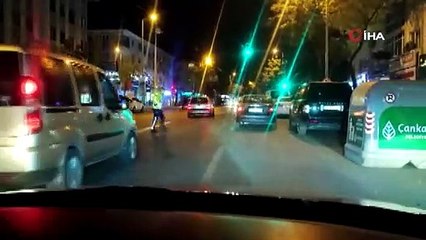 ''Dur'' ihtarına uymadı, polislerin üzerine sürdü