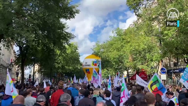 Fransa'da hükümetin sosyal politikalarına karşı grev ve gösteriler düzenlendi
