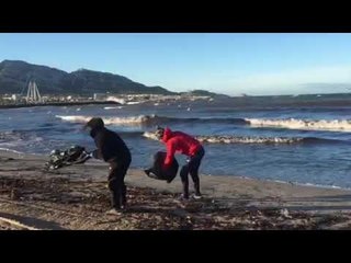 Marseille : des habitants s’attaquent au nettoyage des plages