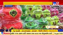 Jamnagar artist decorates 'garba' pots with BJP theme _ Navratri2021 _ Tv9GujaratiNews