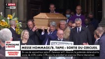 Regardez la sortie, sous les applaudissements, du cercueil de Bernard Tapie de l'église Saint-Germain-des-Prés à Paris - VIDEO
