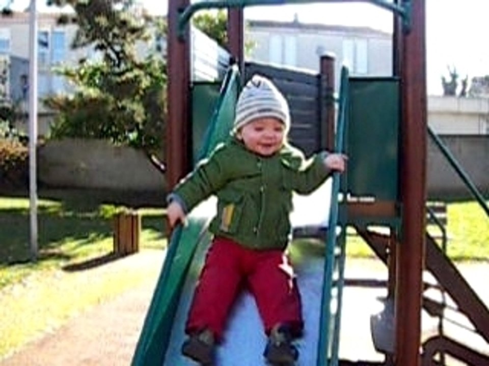 Ferdinand sur le toboggan