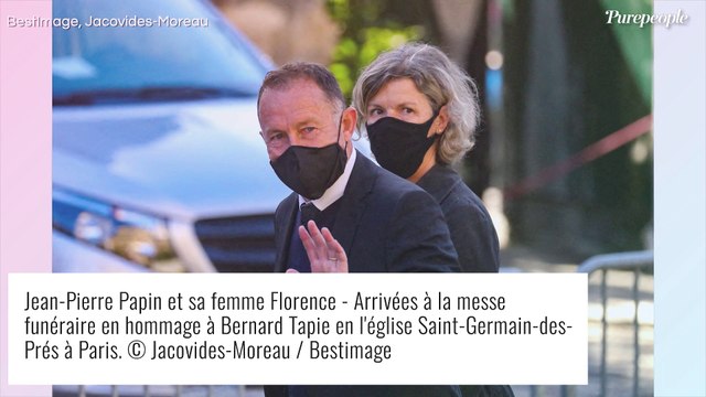 Messe hommage à Bernard Tapie : Jean-Pierre Papin les yeux rougis, sa femme Florence en soutien