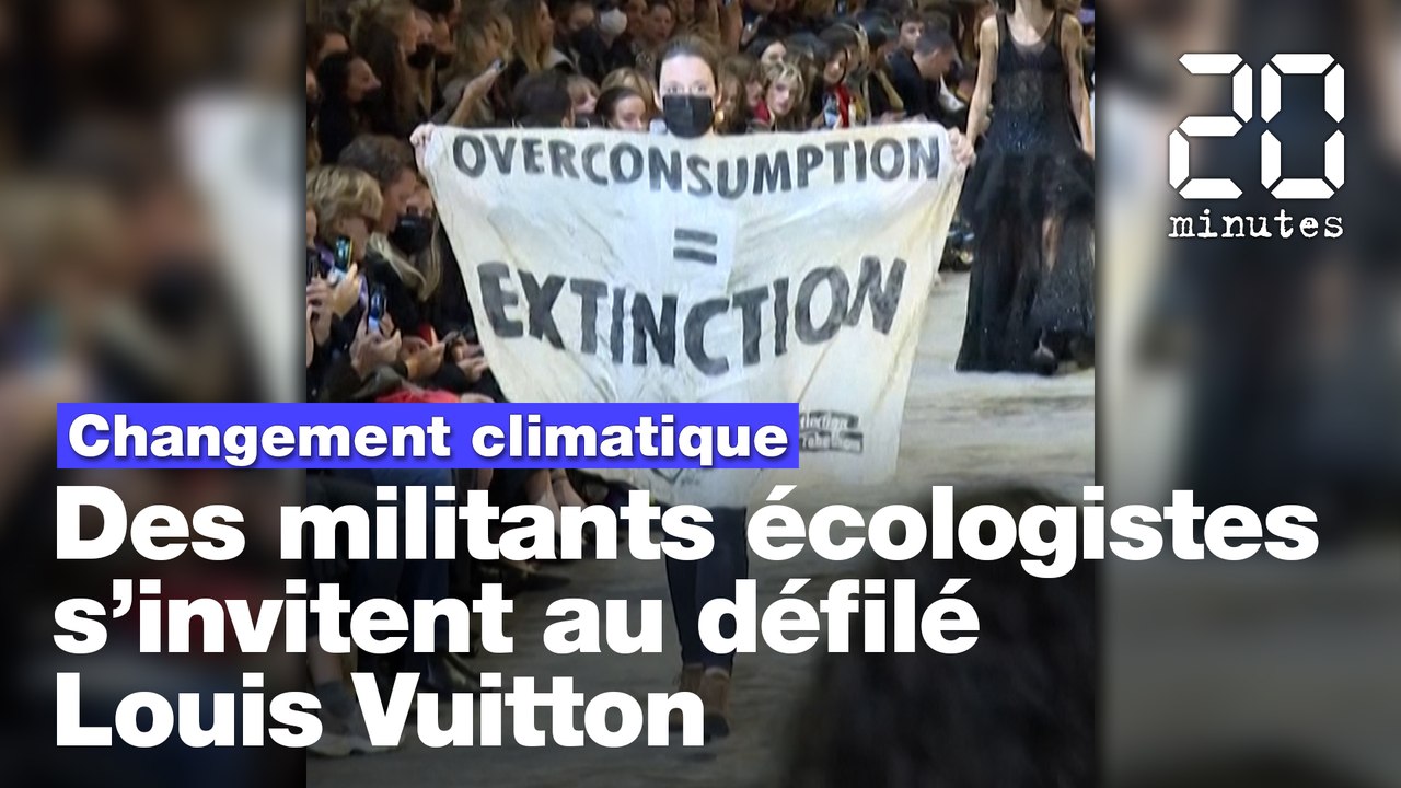 Des militants écologistes font irruption durant le défilé Louis Vuitton