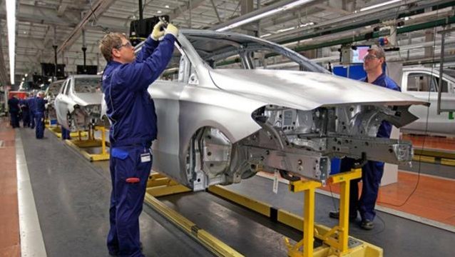 Mercedes-Benz'in araç teslimatları üçüncü çeyrekte çip kıtlığı nedeniyle yüzde 30 düştü