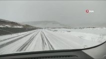 Kar yağışı Kars - Ardahan karayolunda sürücülere zor anlar yaşattı