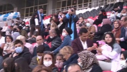 Mezun olan yüzlerce öğrenci yeni hayatlarına uğurlandı