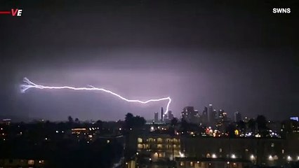 Insane Once-In-A-Decade Lightning Storm Over California Caught on Video
