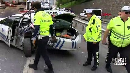Otomobil trafik polisine çarptı... Kazada 1'i polis 2 kişi yaralandı