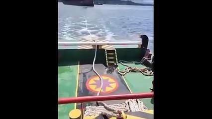 On appelle ça le coup de la corde à linge... Douloureux
