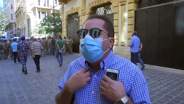 شاهد: مودعون يحاولون اقتحام مصرف وسط بيروت ووقوع اشتباكات