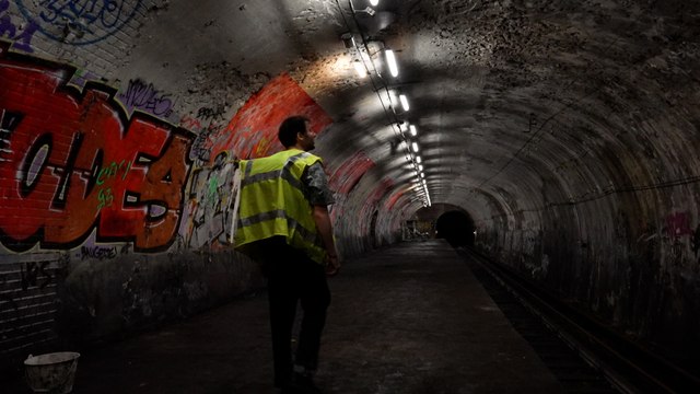 Dans les stations abandonnées du métro parisien