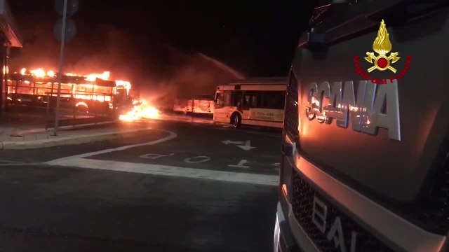 Rogo di 26 bus a Roma, dolo o errore dipendente