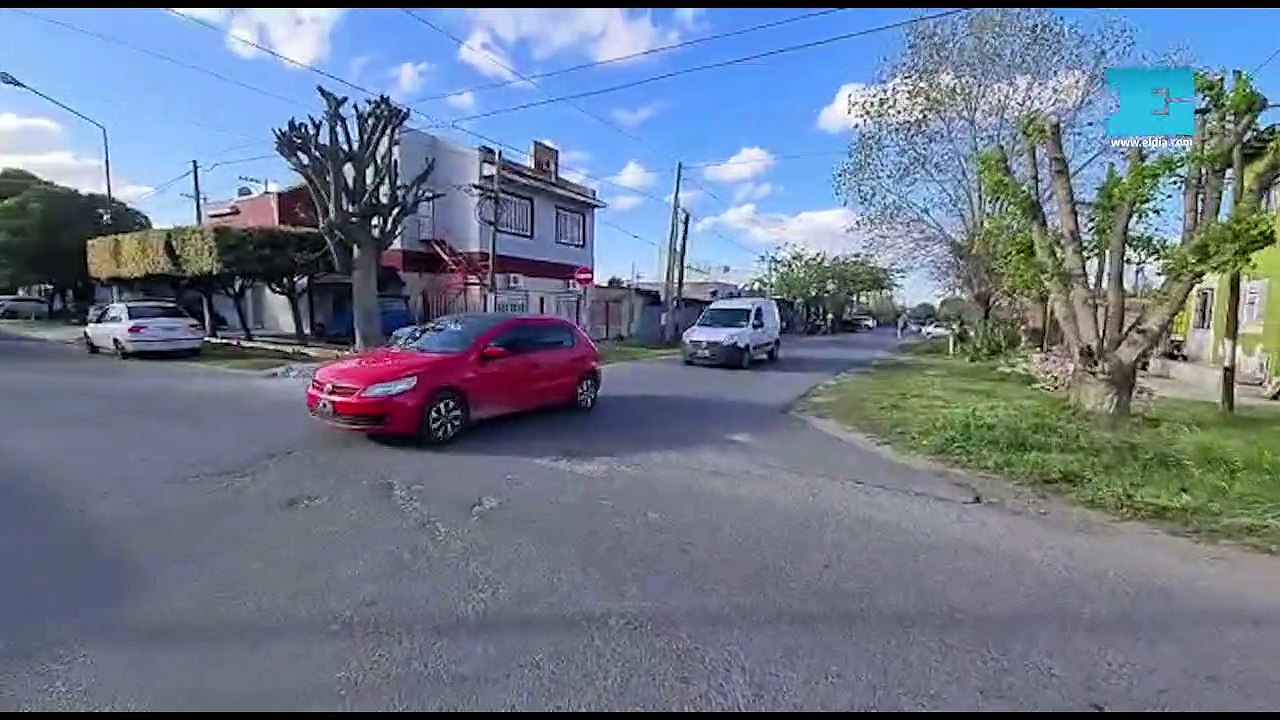 Los Hornos: le robaron la moto y, sin resistirse, lo balearon. Le dieron un tiro en el tobillo tras robarle la moto
