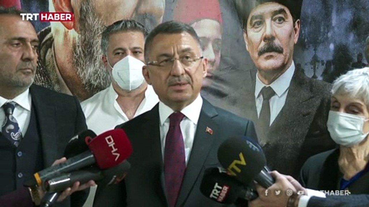 Cumhurbaşkanı Yardımcısı Oktay, film ekibi ile birlikte "Akif"i izledi