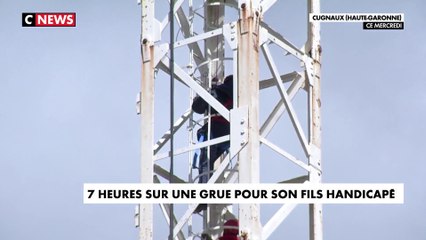 Sept heures sur une grue pour dénoncer la situation de son fils handicapé
