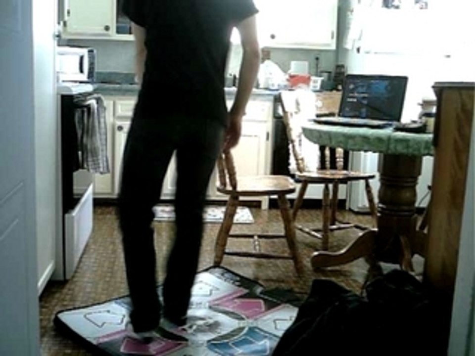 ddr expert, joue avec un tapi deluxe :O une faute