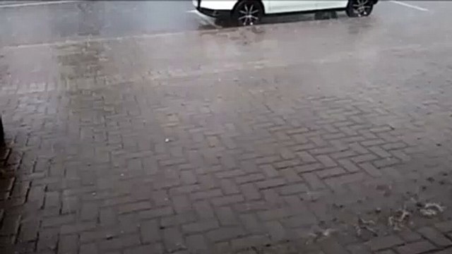 Chuva de granizo atinge diversos bairros em Cascavel