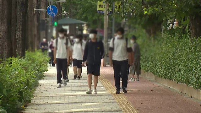 [뉴스라이브] 신규 확진 2,427명...5천 명 나와도 '위드 코로나' / YTN