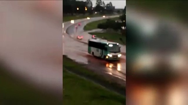 Vídeo: Alagamento na BR-467 em Cascavel coloca motoristas em risco