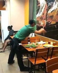 Membersihkan Meja dengan Cepat