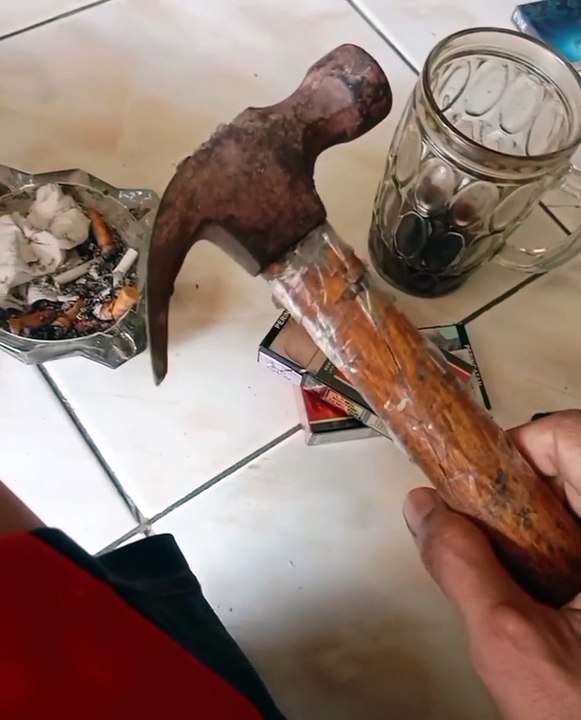 Melatih tulang kering kaki dengan Palu