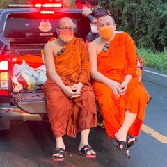 "พระมหาสมปอง-พระมหาไพรวัลย์" ลงพื้นที่น้ำท่วมอยุธยา