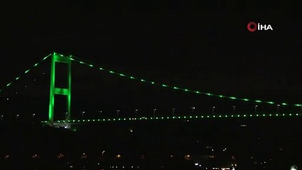 İstanbul'un köprüleri ''Serebral Palsi'' için yeşile büründü
