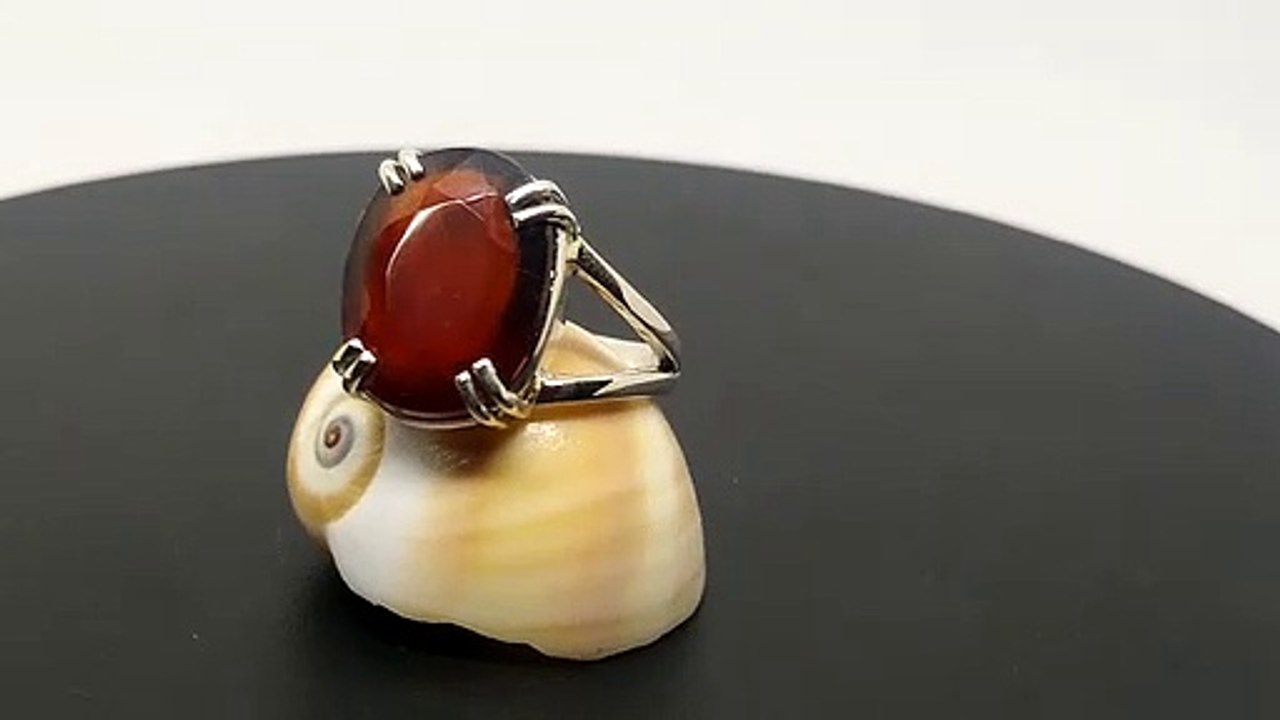 Beautiful Hessonite Ring in Siver.