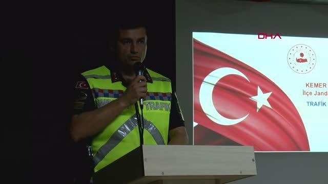 TRAFİKTE 'OKUL VE JANDARMA ELELE BİRLİKTE GÜVENLİ GELECEĞE