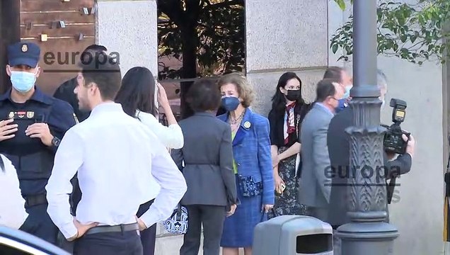 Doña Sofía no se pronuncia sobre un posible regreso del rey Juan Carlos a España