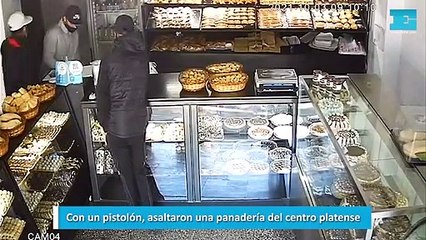 Con un pistolón, asaltaron una panadería del centro platense